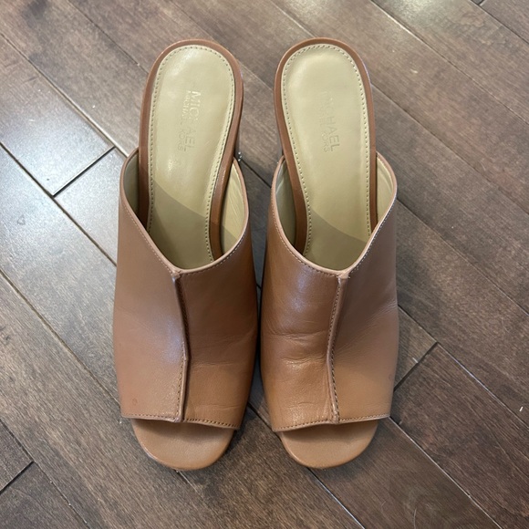 Michael Kors block heel mules - Picture 5 of 10